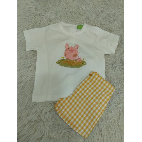 camiseta cerdito y pantalon vichy