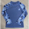 camiseta licra hojas azules