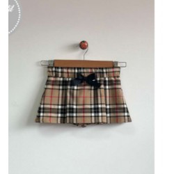 sudadera perro y falda/pantalon burberry