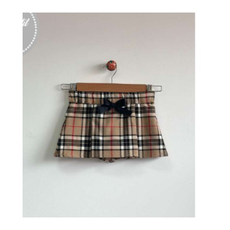 sudadera perro y falda/pantalon burberry